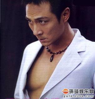 吴镇宇娱乐圈吃瓜事件,从演技争议到综艺笑料，老戏骨的转型之路